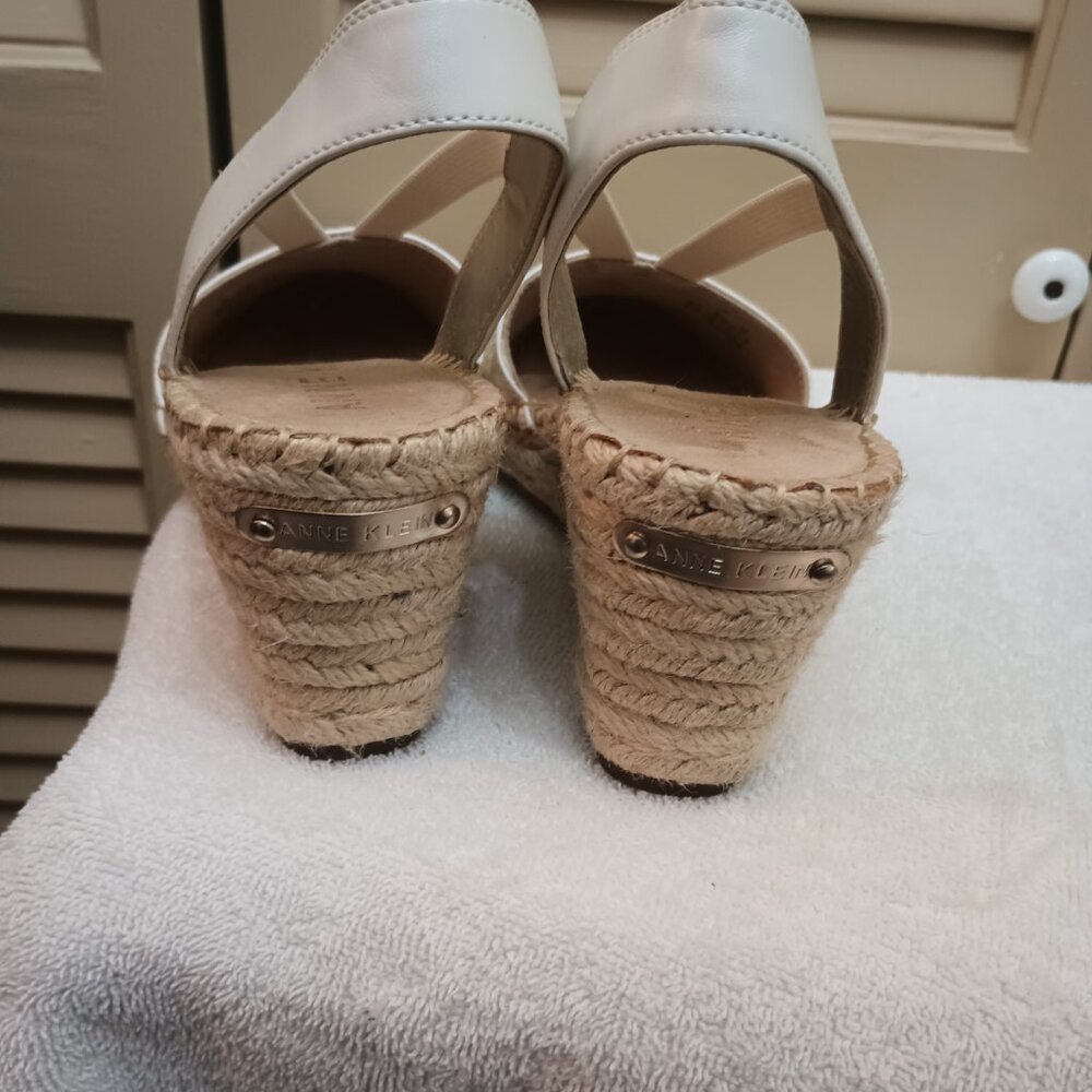 Anne Klein Aneesa Wedge Closed Toe Sandals Sz 8 - Picture 3 of 5